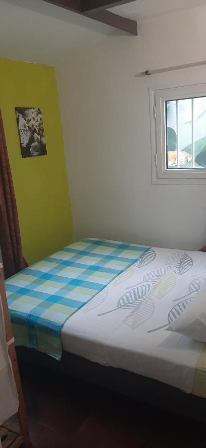 Les Anones Apartment Saint-Gilles Les Bains Exterior photo