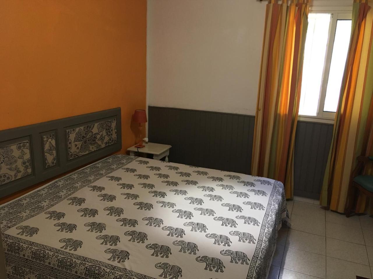 Les Anones Apartment Saint-Gilles Les Bains Exterior photo